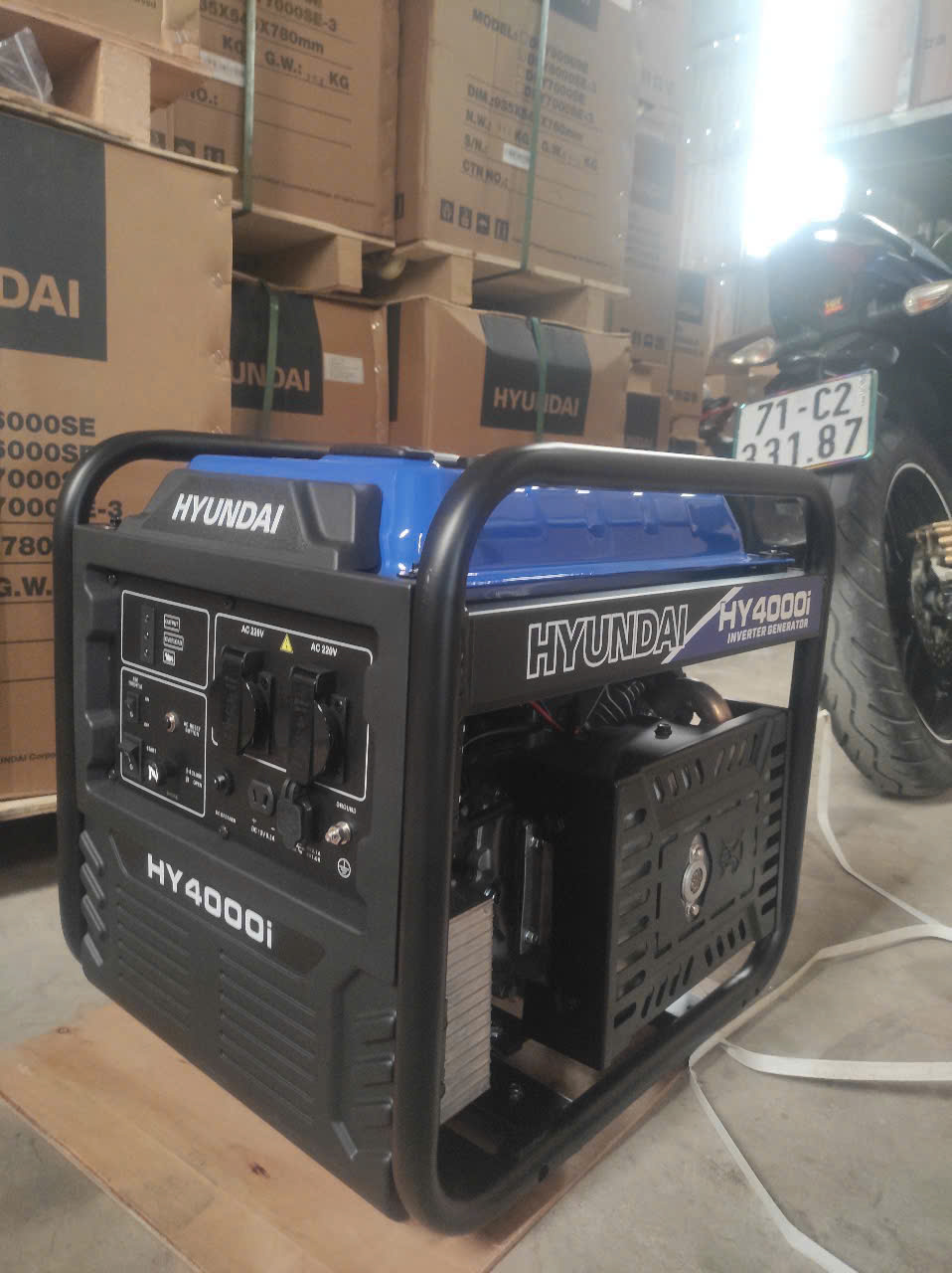 Máy phát điện 4KW chạy xăng HYUNDAI HY4000I (4)